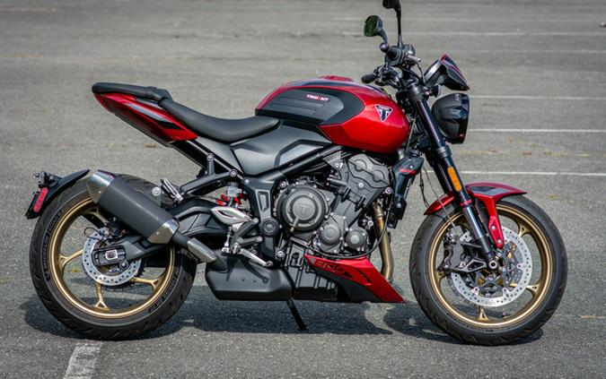 2026 Triumph Trident 800 Carnival red
