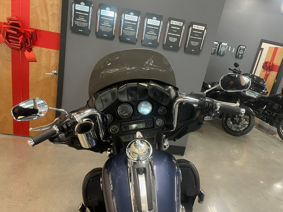 2009 Harley-Davidson® Electra Glide® Ultra Classic® Dark Blue Pearl