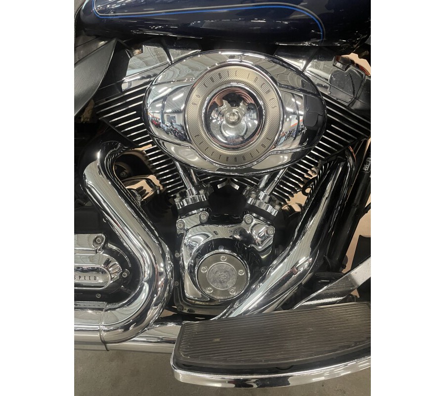 2009 Harley-Davidson® Electra Glide® Ultra Classic® Dark Blue Pearl