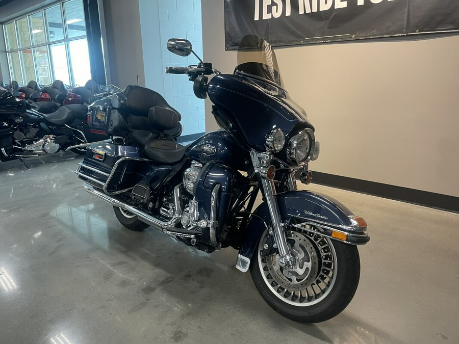 2009 Harley-Davidson® Electra Glide® Ultra Classic® Dark Blue Pearl