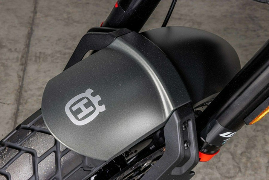 2027 Husqvarna Svartpilen 801 SE 801