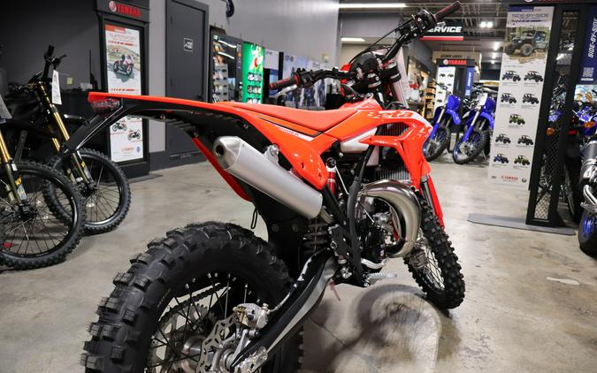 2027 200 X-TRAINER - Beta Motorcycles