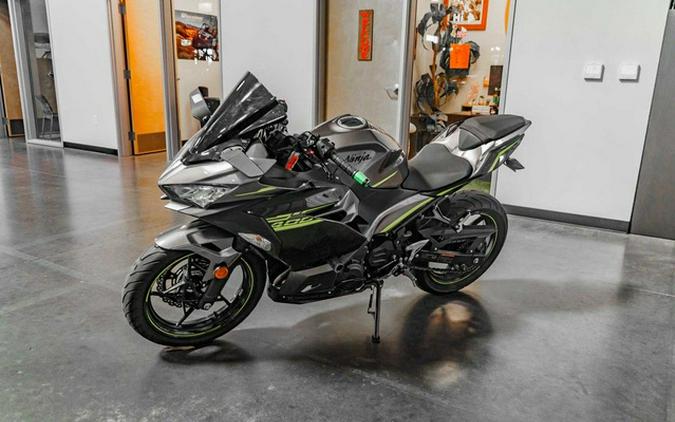 2021 Kawasaki Ninja 400 ABS Metallic Gray/Metallic Magnetic Dar