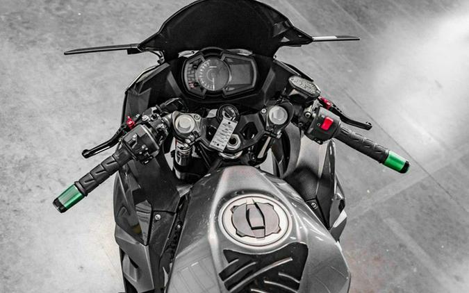 2021 Kawasaki Ninja 400 ABS Metallic Gray/Metallic Magnetic Dar