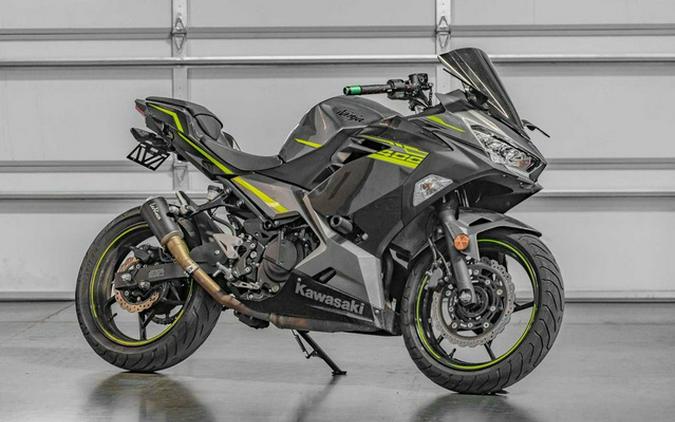 2021 Kawasaki Ninja 400 ABS Metallic Gray/Metallic Magnetic Dar