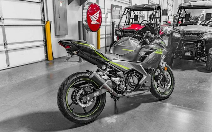 2021 Kawasaki Ninja 400 ABS Metallic Gray/Metallic Magnetic Dar