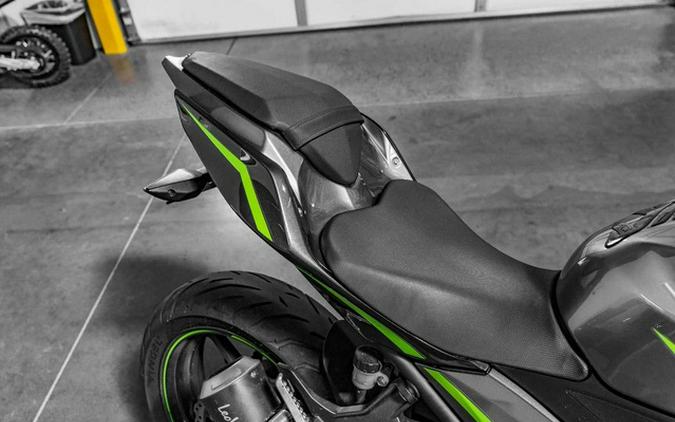 2021 Kawasaki Ninja 400 ABS Metallic Gray/Metallic Magnetic Dar
