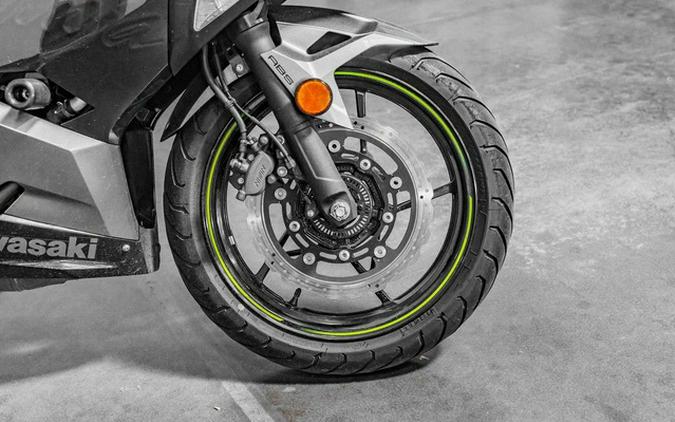 2021 Kawasaki Ninja 400 ABS Metallic Gray/Metallic Magnetic Dar