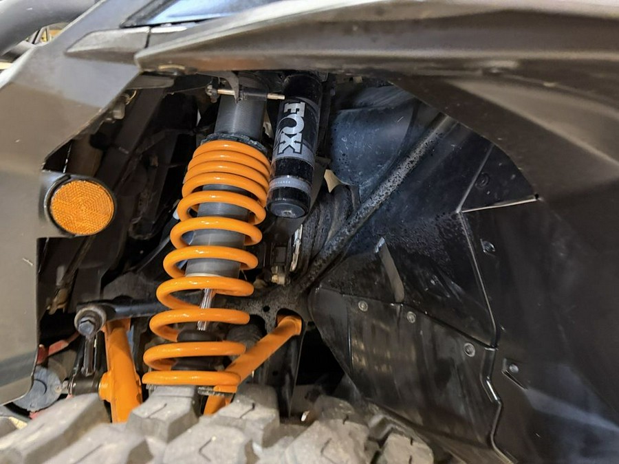 2022 Can-Am® SSV COMMANDER MAX XTP 1000R BK 22
