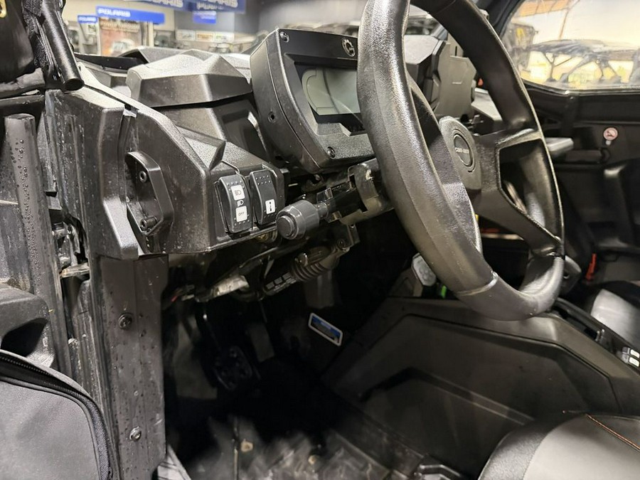 2022 Can-Am® SSV COMMANDER MAX XTP 1000R BK 22