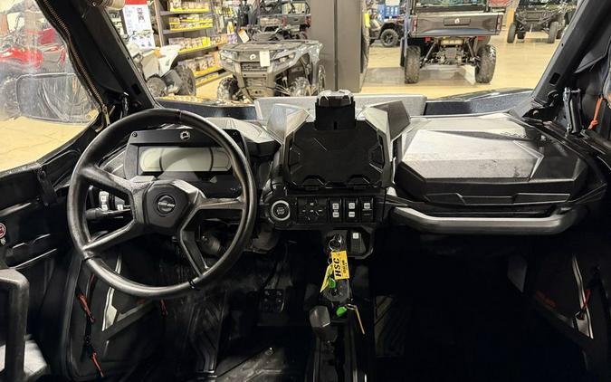2022 Can-Am® SSV COMMANDER MAX XTP 1000R BK 22