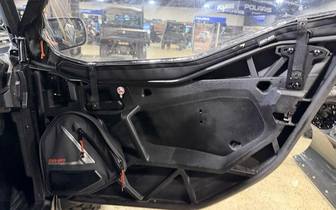2022 Can-Am® SSV COMMANDER MAX XTP 1000R BK 22
