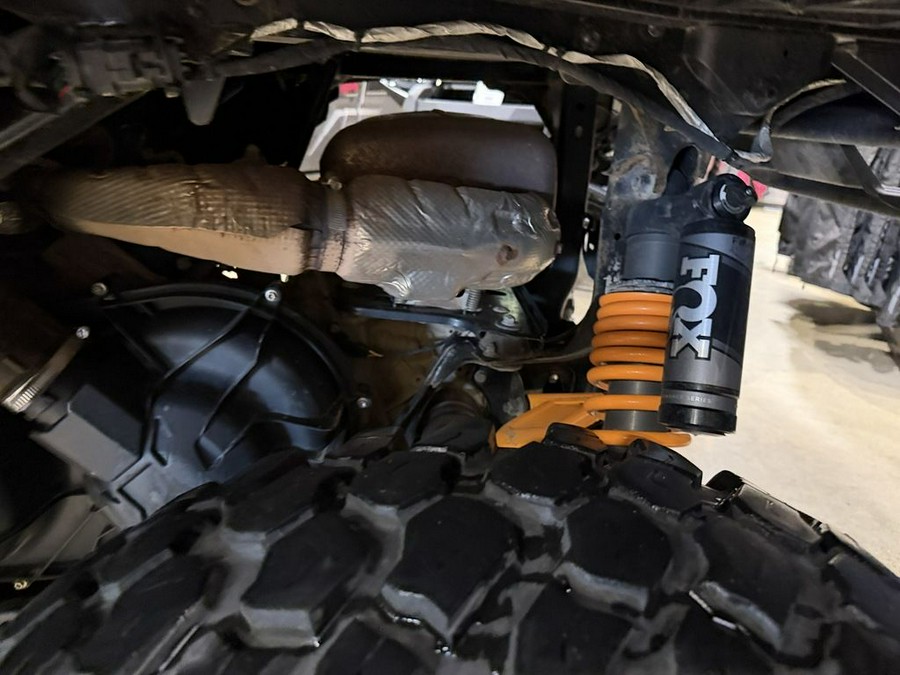 2022 Can-Am® SSV COMMANDER MAX XTP 1000R BK 22