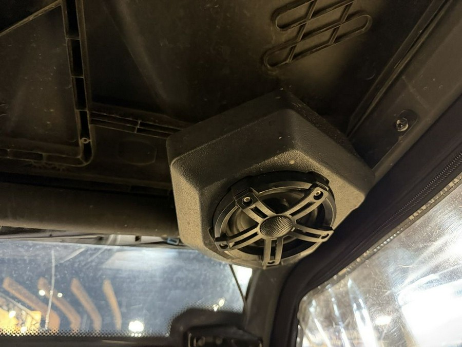 2022 Can-Am® SSV COMMANDER MAX XTP 1000R BK 22