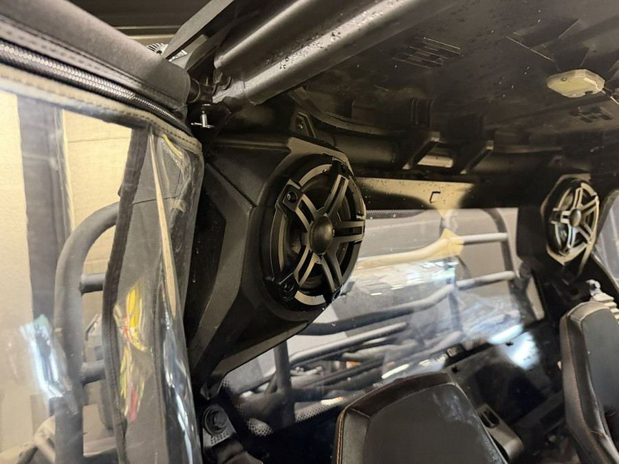 2022 Can-Am® SSV COMMANDER MAX XTP 1000R BK 22
