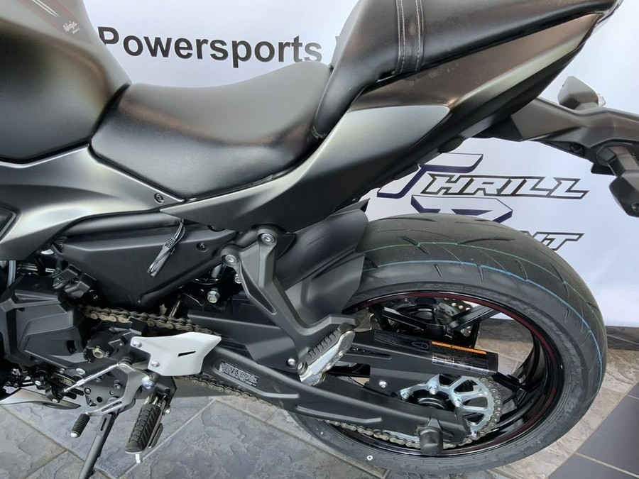 2022 Kawasaki Ninja® 650 Metallic Matte Graphenesteel Gray