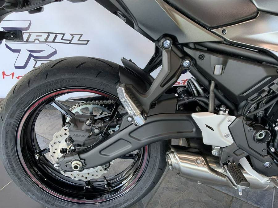 2022 Kawasaki Ninja® 650 Metallic Matte Graphenesteel Gray