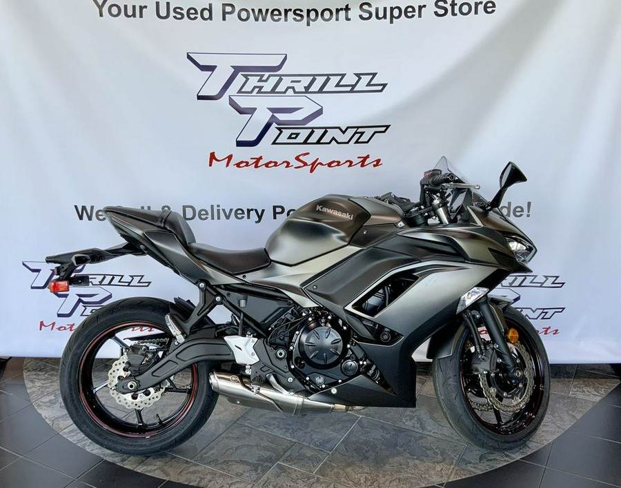 2022 Kawasaki Ninja® 650 Metallic Matte Graphenesteel Gray