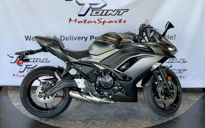 2022 Kawasaki Ninja® 650 Metallic Matte Graphenesteel Gray