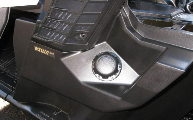 2026 Can-Am® Defender MAX Limited HD11 Desert Tan & Carbon Black