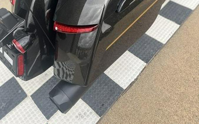 2026 Indian Motorcycle® Challenger® Dark Horse® 112 w/PowerBand Audio Black Crystal w/Black Metalli