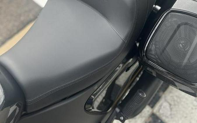 2026 Indian Motorcycle® Challenger® Dark Horse® 112 w/PowerBand Audio Black Crystal w/Black Metalli