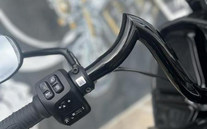 2026 Indian Motorcycle® Challenger® Dark Horse® 112 w/PowerBand Audio Black Crystal w/Black Metalli