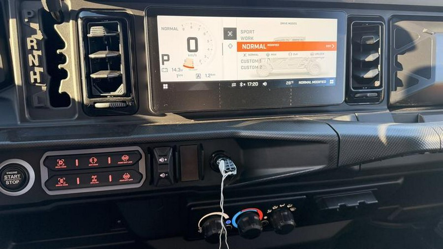 2026 Can-Am® Defender MAX Limited HD11