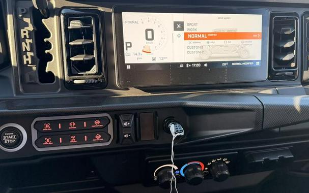 2026 Can-Am® Defender MAX Limited HD11