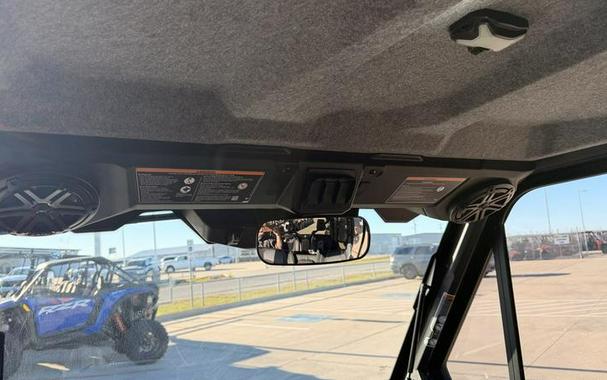 2026 Can-Am® Defender MAX Limited HD11