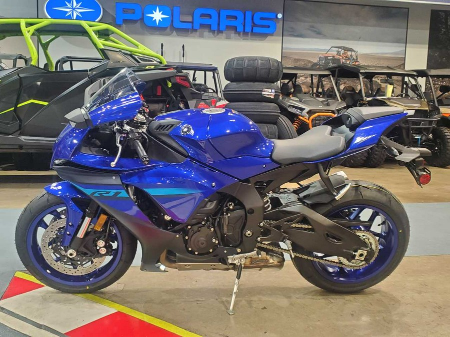 2024 YAMAHA YZF-R1