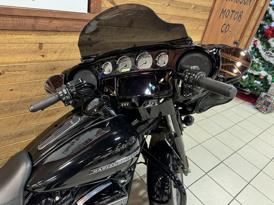 2019 Harley-Davidson® Street Glide® Special Vivid Black FLHXS