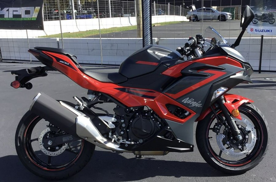 2025 Kawasaki Ninja® 500 SE ABS