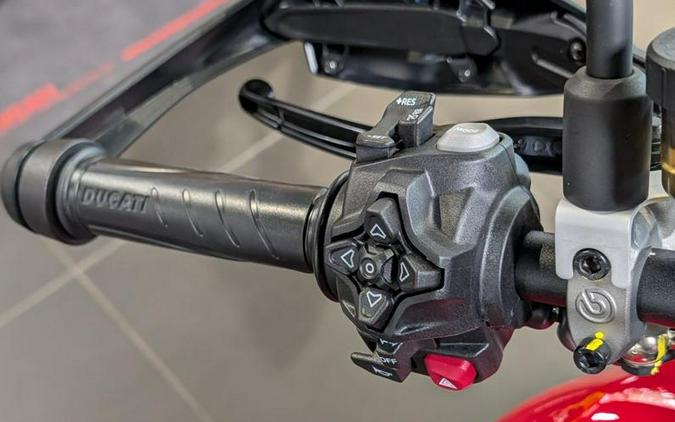 2026 Ducati Hypermotard V2 Demo