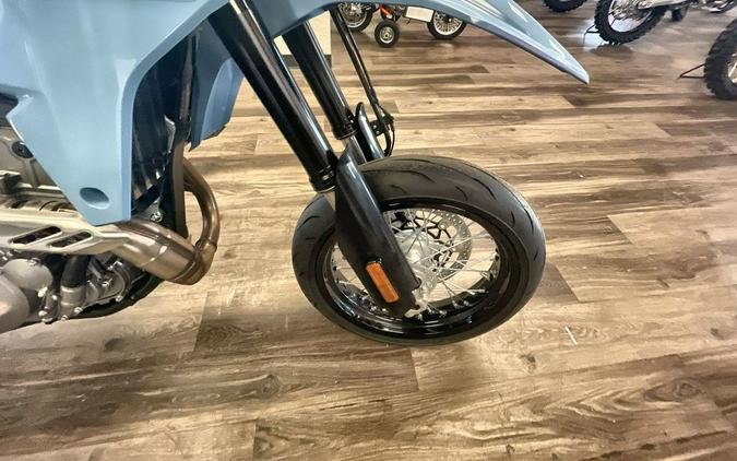 2025 Suzuki DR-Z4SM