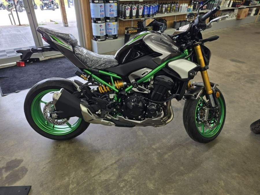 2025 Kawasaki METALLIC MATTE GRAPHITE GRAY Z9