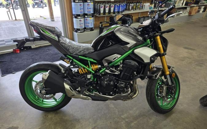 2025 Kawasaki METALLIC MATTE GRAPHITE GRAY Z9