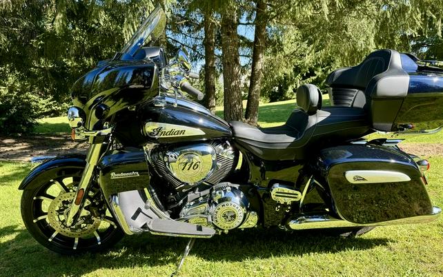 2021 Indian Motorcycle® Roadmaster® Limited Thunder Black Azure Crystal