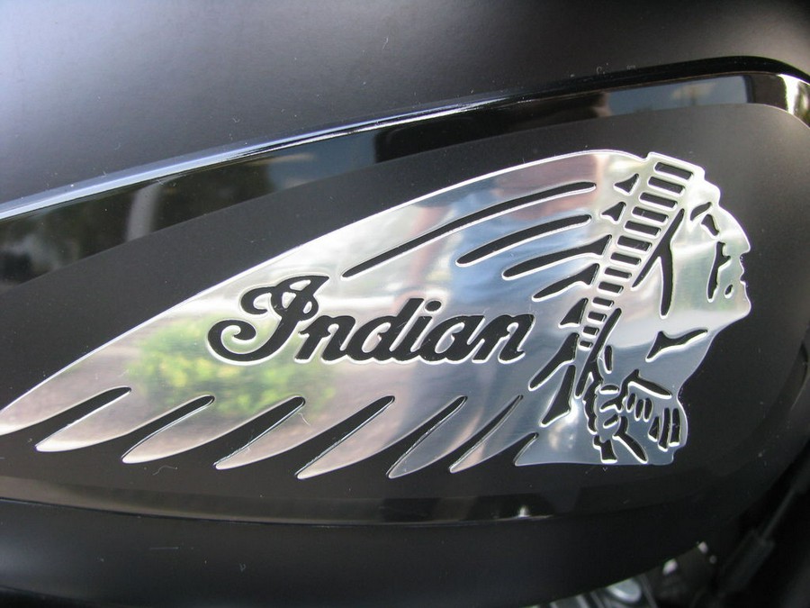 2020 Indian Motorcycle® Roadmaster® Dark Horse® Thunder Black Smoke