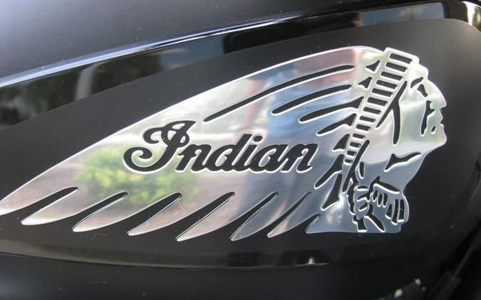 2020 Indian Motorcycle® Roadmaster® Dark Horse® Thunder Black Smoke