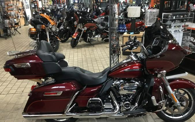 2017 Harley-Davidson® Road Glide® Ultra Two-Tone Mysterious Red Sunglo/Velocity Red Sunglo