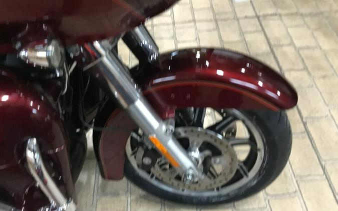 2017 Harley-Davidson® Road Glide® Ultra Two-Tone Mysterious Red Sunglo/Velocity Red Sunglo