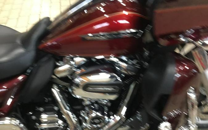 2017 Harley-Davidson® Road Glide® Ultra Two-Tone Mysterious Red Sunglo/Velocity Red Sunglo