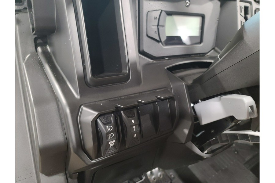 2026 Can-Am Defender X mr with Half Doors HD11