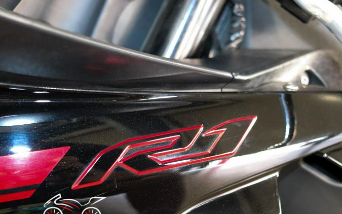 2015 YAMAHA YZF-R1