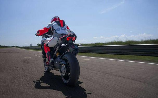 2026 Ducati Multistrada V4 RS