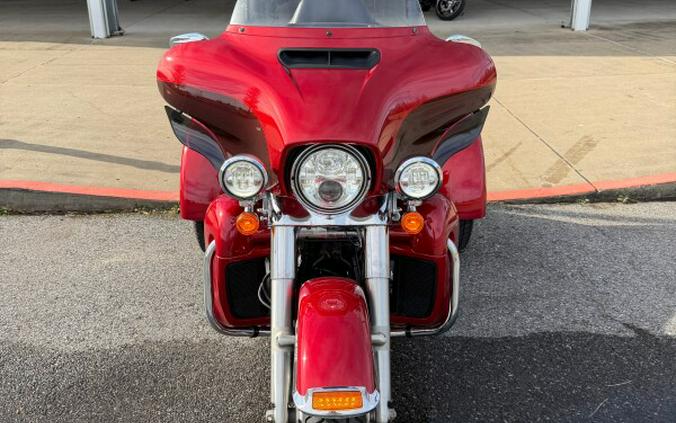 2018 Harley-Davidson® Tri Glide® Ultra Wicked Red/Twisted Cherry