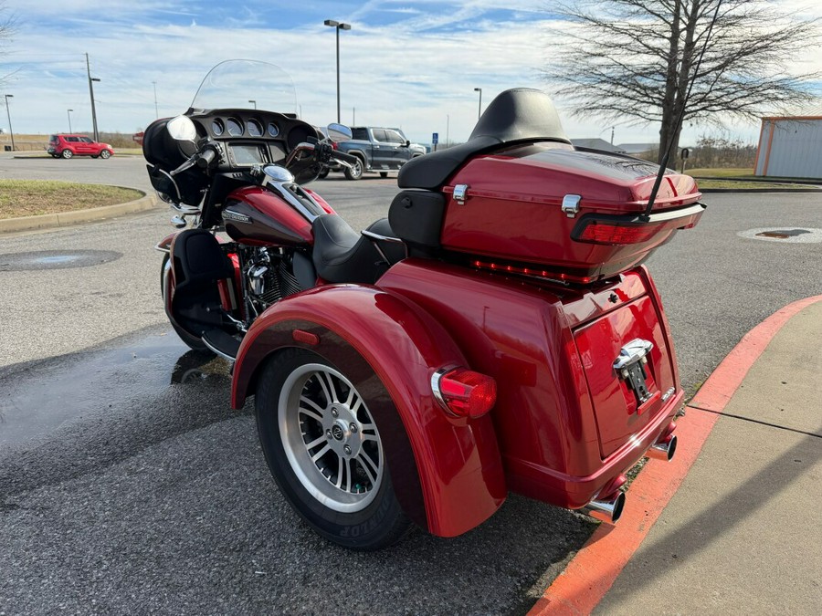 2018 Harley-Davidson® Tri Glide® Ultra Wicked Red/Twisted Cherry