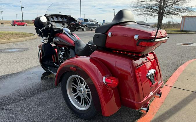 2018 Harley-Davidson® Tri Glide® Ultra Wicked Red/Twisted Cherry