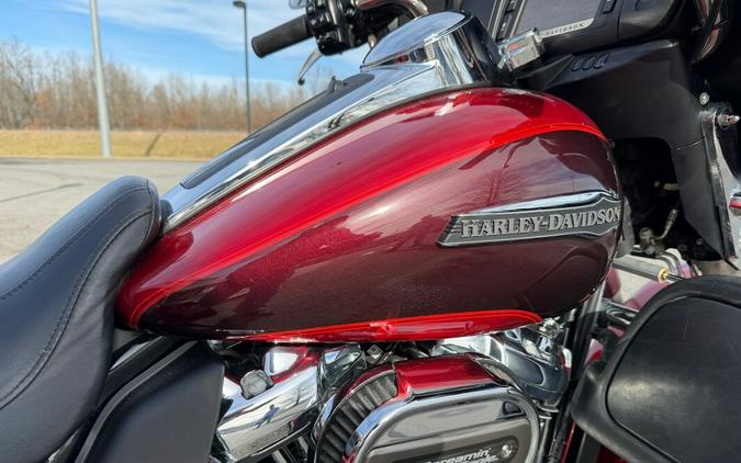 2018 Harley-Davidson® Tri Glide® Ultra Wicked Red/Twisted Cherry